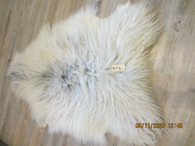 Langhåret lammeskind  98x76  Pris 1200 kr.
