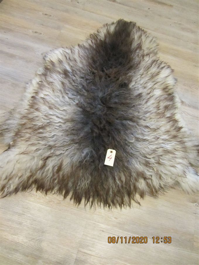 Langhåret lammeskind  93x75   Pris 950 kr.